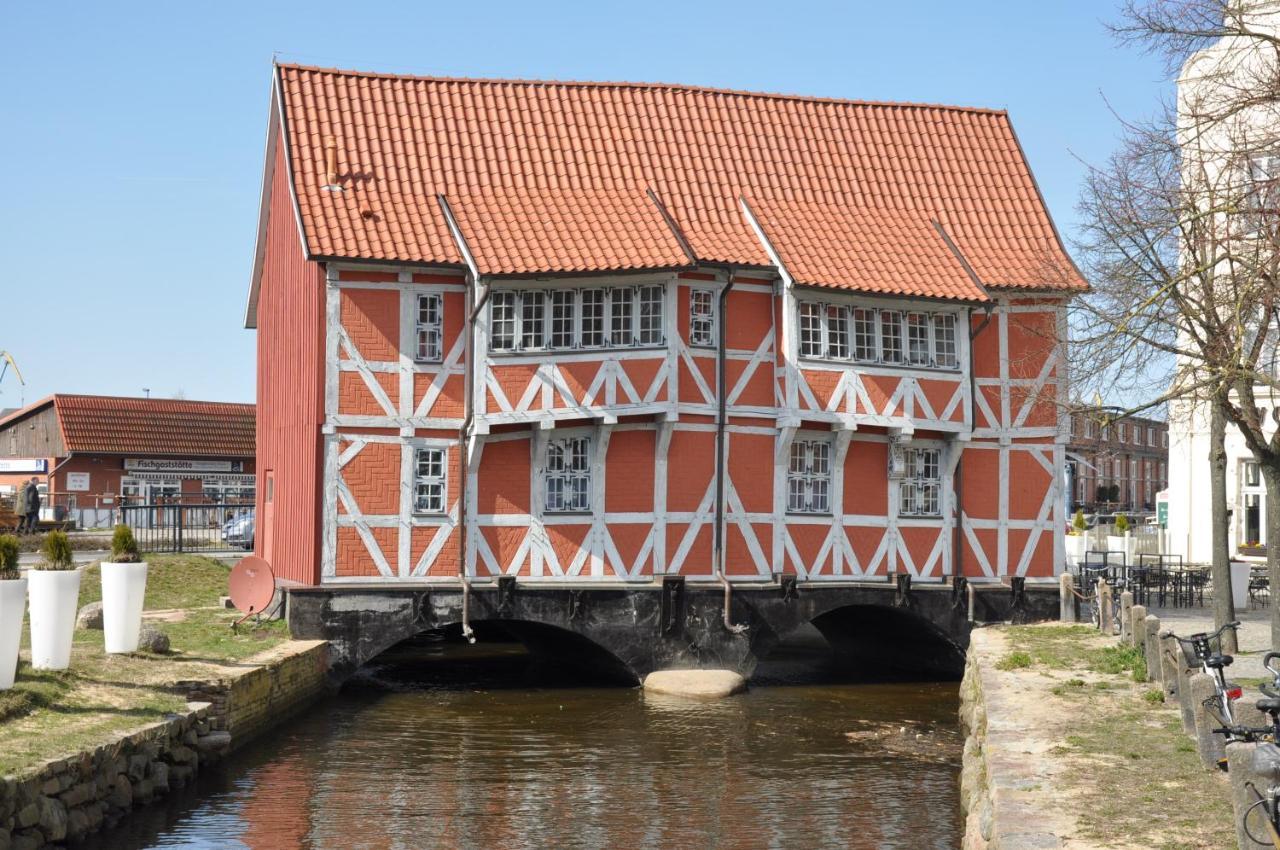 Emilias Hues, Reethaus In Der Bucht Von Wismar Циров Екстериор снимка