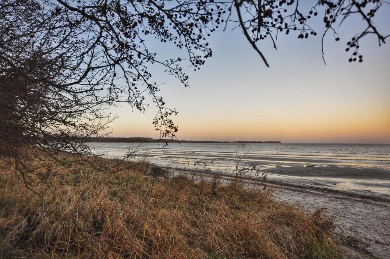 Emilias Hues, Reethaus In Der Bucht Von Wismar Циров Екстериор снимка